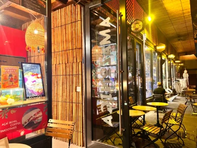 gallery-cafe-night-B_QU18pF