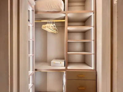 hotel-closet-Cw2lVrDD